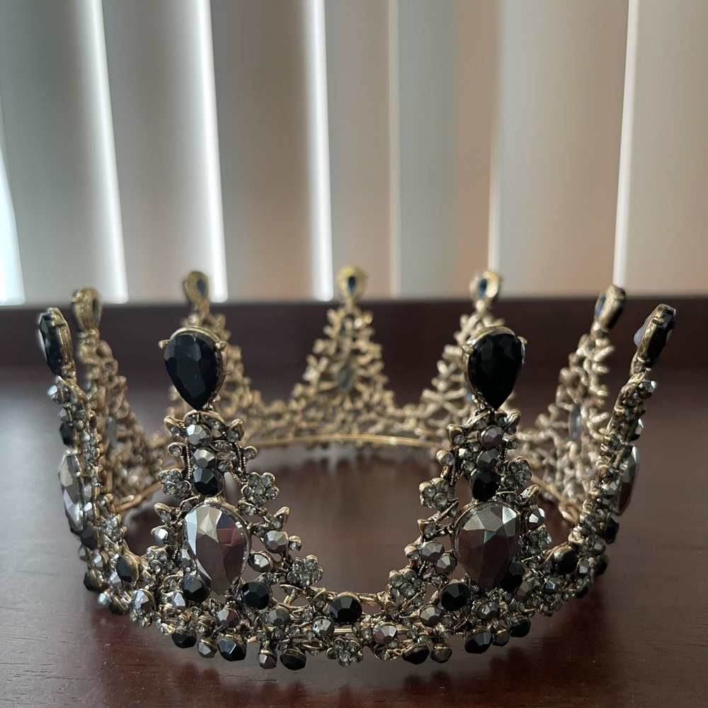 Black/gold jeweled crown
